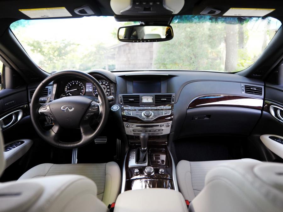  Infiniti Q70 3.7 2015 года  (фото 6 из 6)